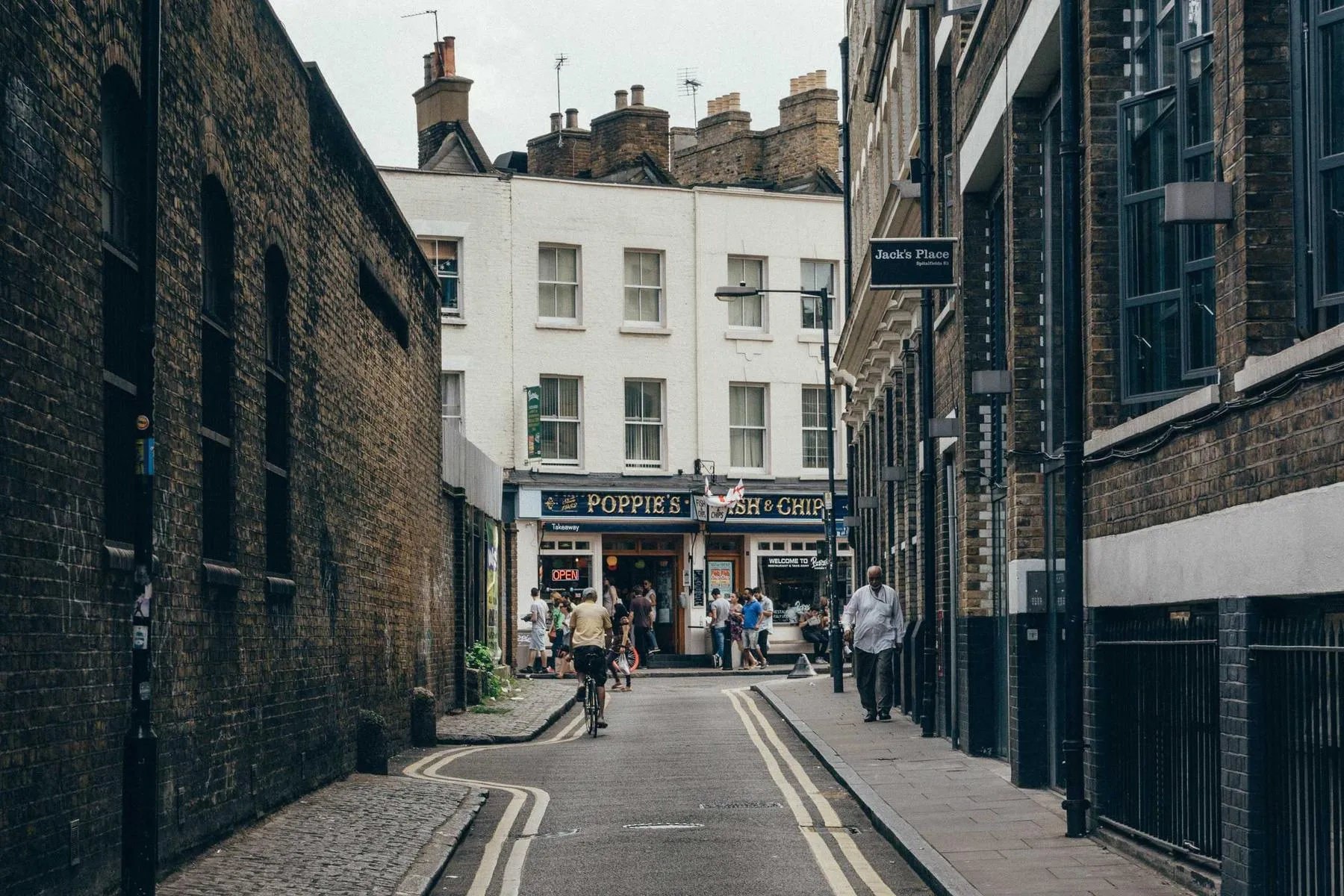 Brick Lane Loft, image 3